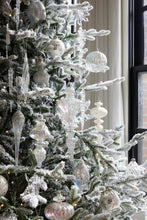 Load image into Gallery viewer, Set/4 Glass Intricate Icycles
