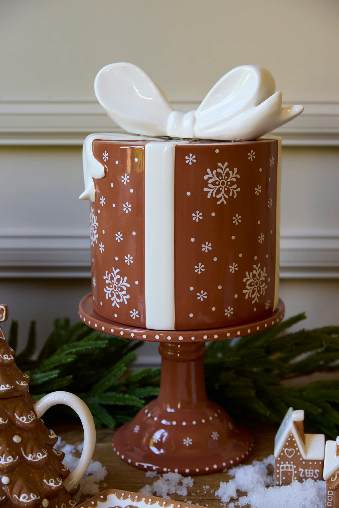 Gingerbread Present Cake Stand – Merry & Bright