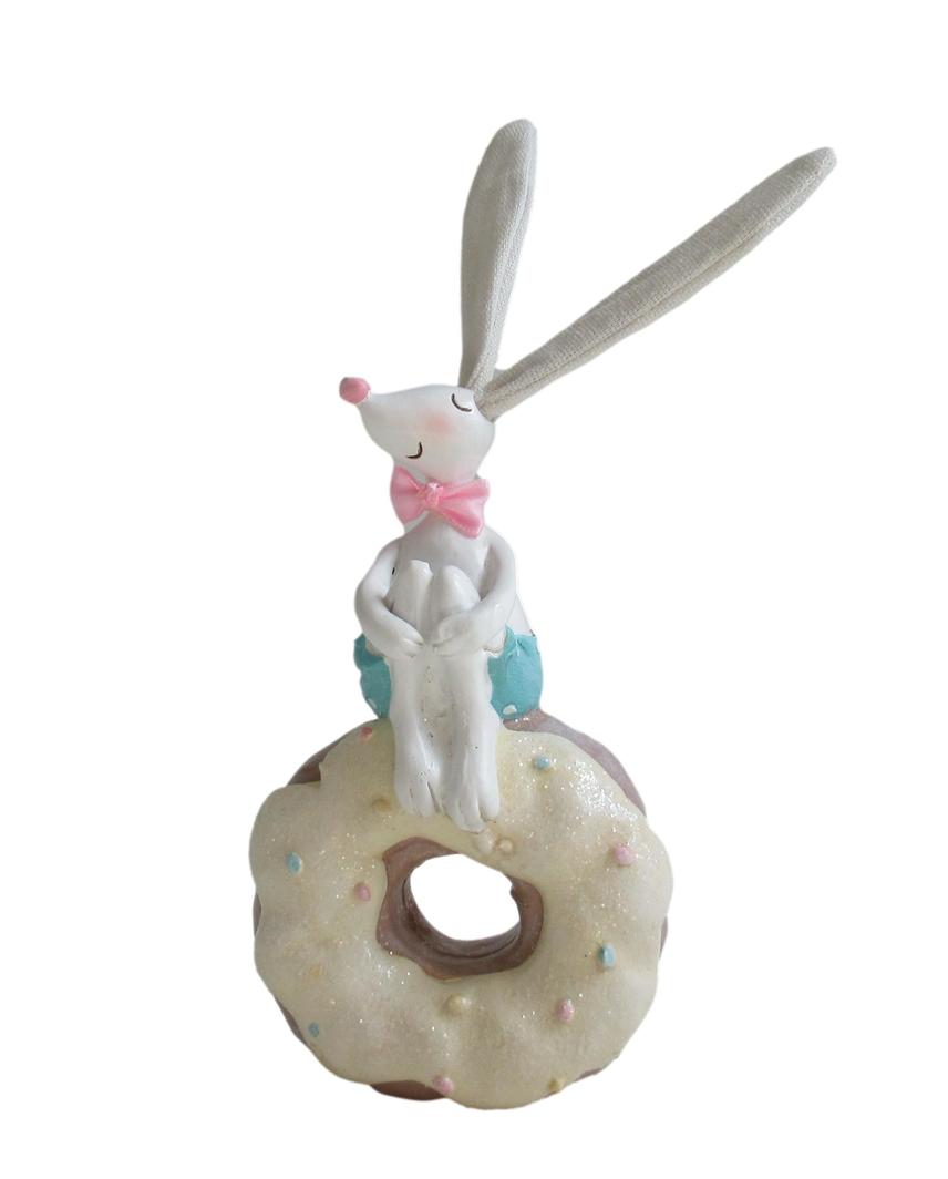 White_Bunny_on_Doughnut