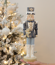 Load image into Gallery viewer, 41cm Royal Nutcracker With Gingerbread
